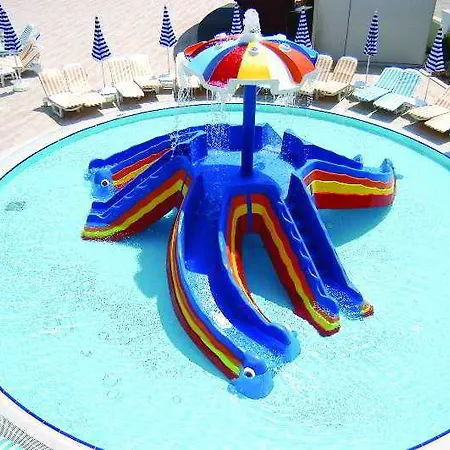 Club Candan 4*