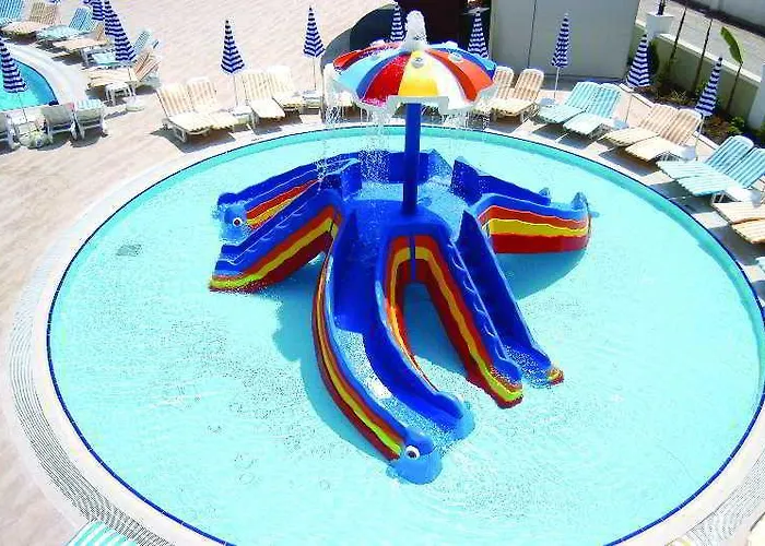 Club Candan 4*